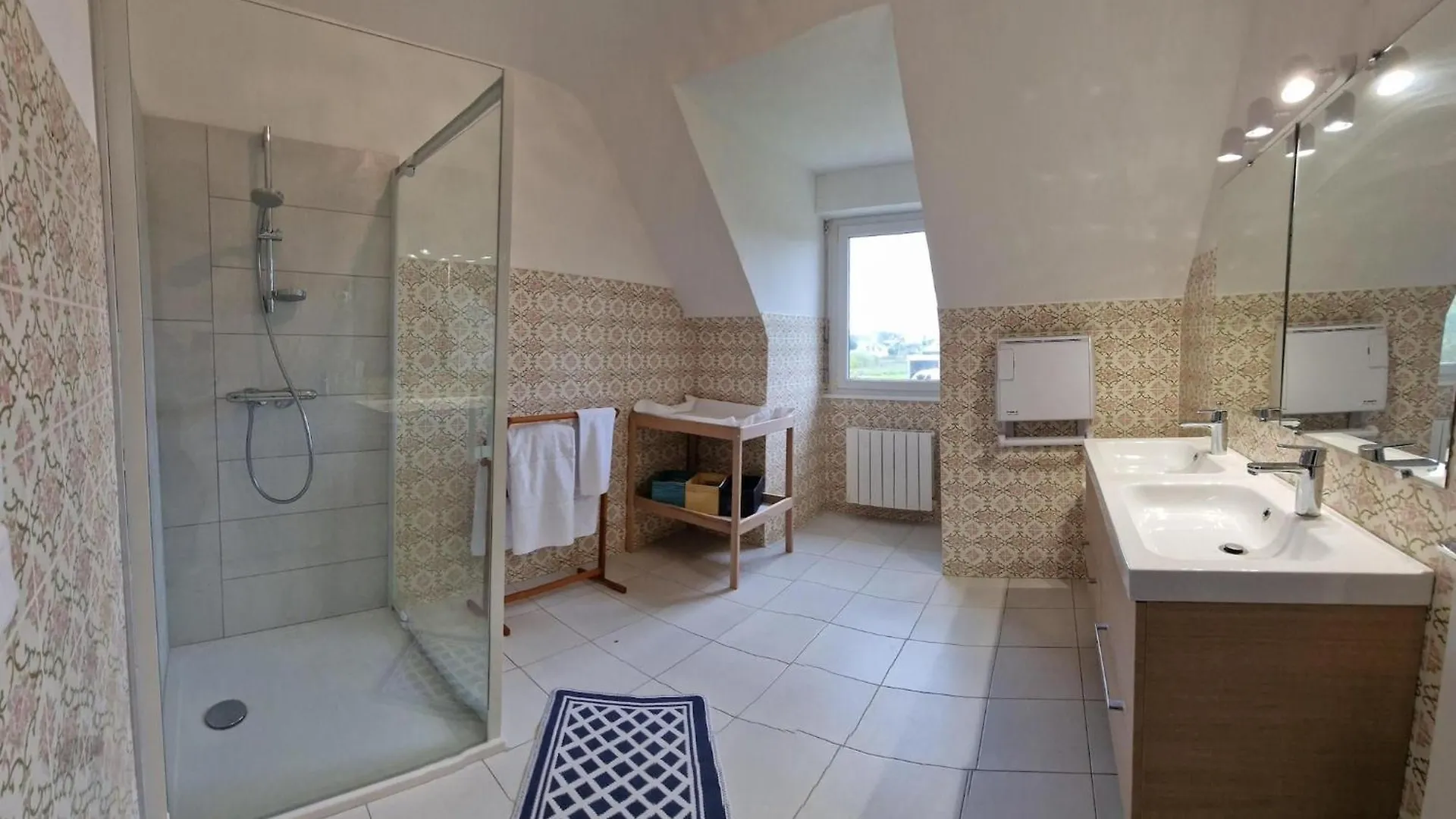 Beautiful Family Holiday Home In Diben, Plougasnou