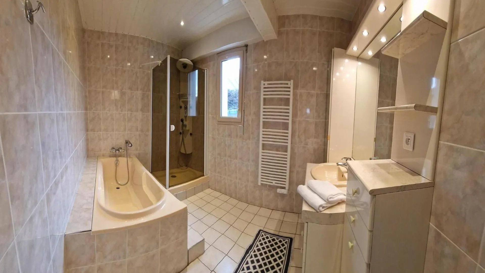 Beautiful Family Holiday Home In Diben, Plougasnou 0*,  France