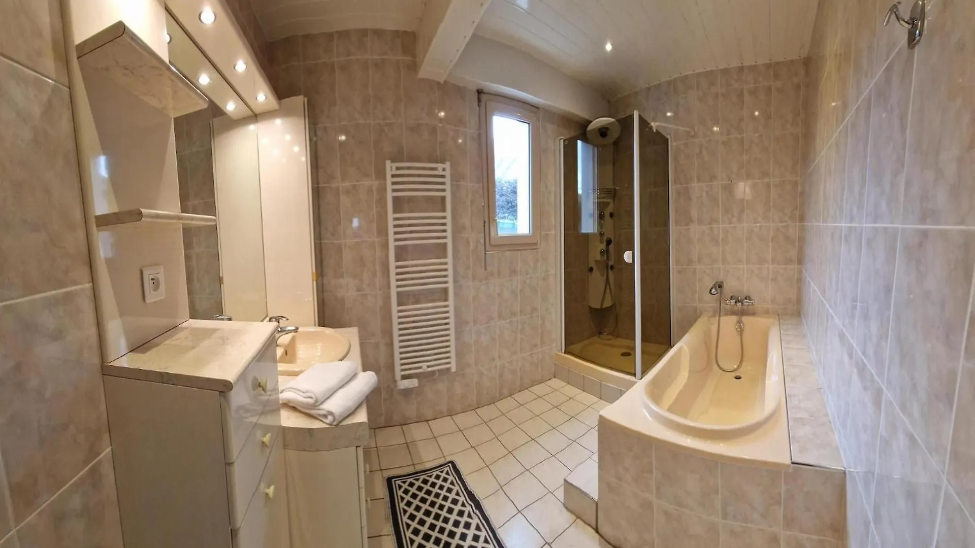 Beautiful Family Holiday Home In Diben, Plougasnou