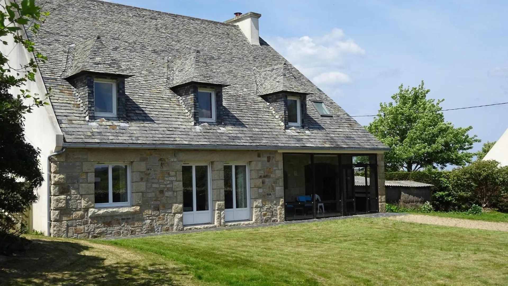 Beautiful Family Holiday Home In Diben, Plougasnou