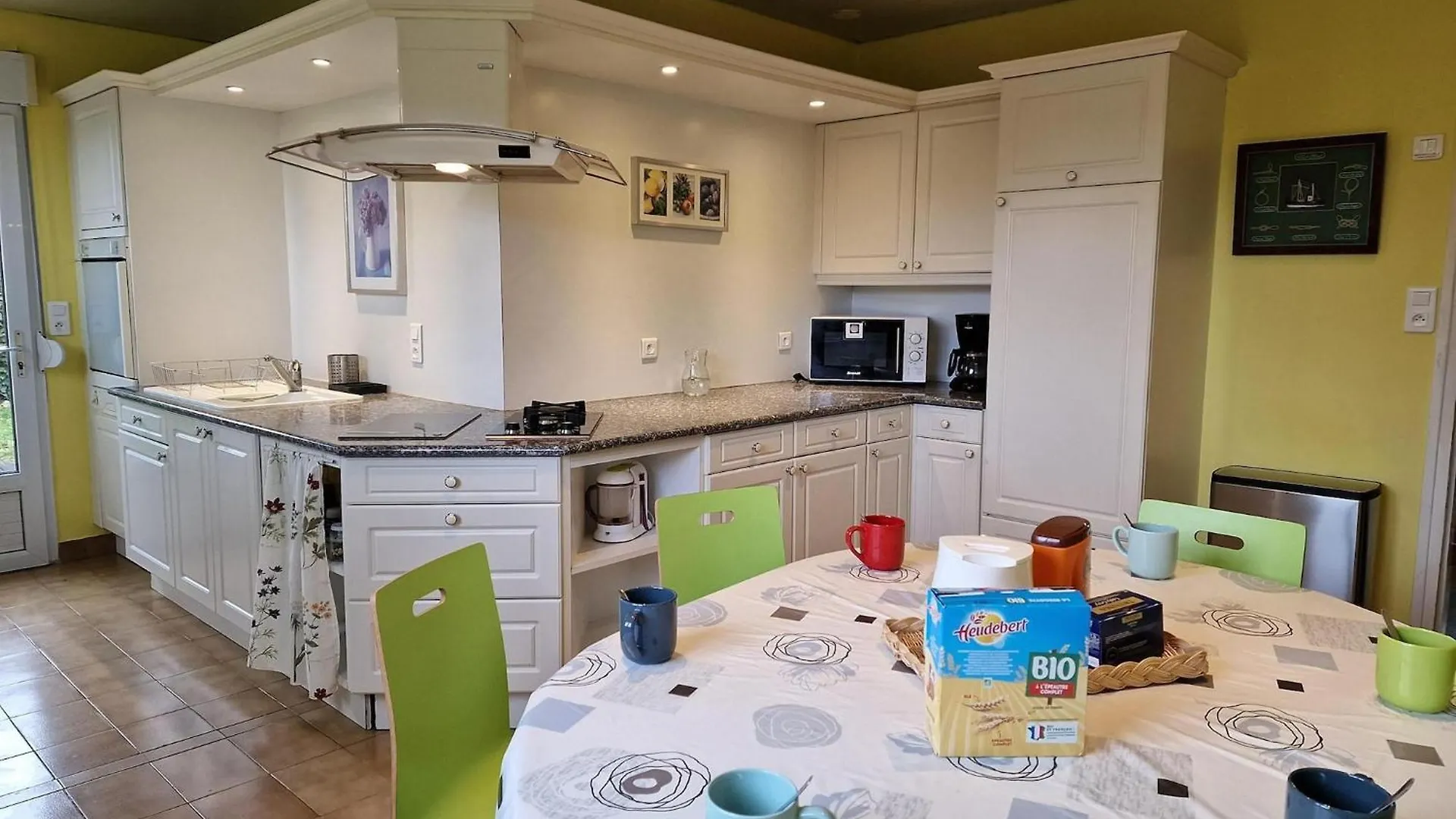 Beautiful Family Holiday Home In Diben, Plougasnou 0*,